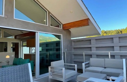Carpinteria House | Stunning Hillview Suite near the beach