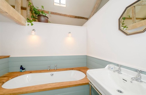 Lustleigh House | Stunning, historic two bedroom Barn with private garden on Dartmoor