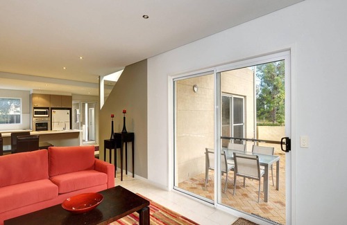 Tea Gardens House | Stunning Holiday Townhouse