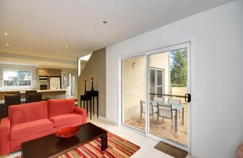 Tea Gardens House | Stunning Holiday Townhouse