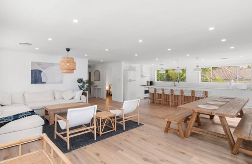 Surf Beach House | Stunning home 350 metres from the beach.