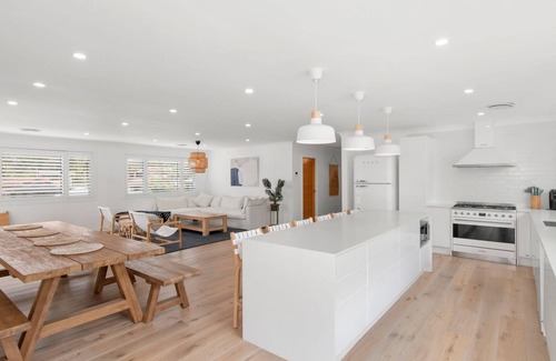 Surf Beach House | Stunning home 350 metres from the beach.