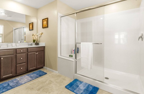 Las Vegas House | Stunning Home in a Calm Family-Friendly Community