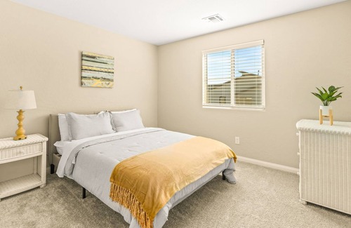 Las Vegas House | Stunning Home in a Calm Family-Friendly Community