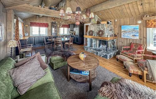 Oystre Slidre House | Stunning Home In Beitostølen With Sauna