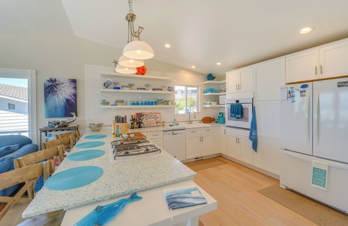 Oak Harbor House | Stunning Home in Coupeville w/Deck + Beach Access