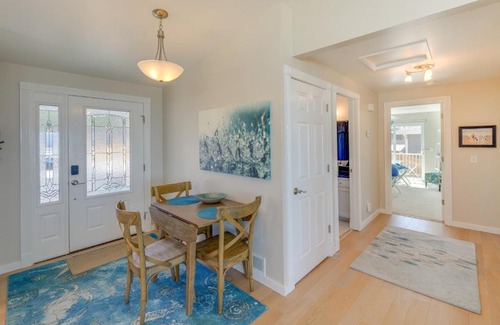 Oak Harbor House | Stunning Home in Coupeville with Deck and Beach Access