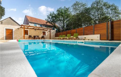 Trilj House | Stunning Home In Dicmo With Kitchen