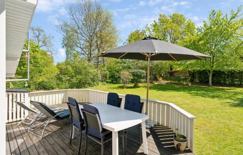 Fjellerup House | Stunning Home In Glesborg With Sauna