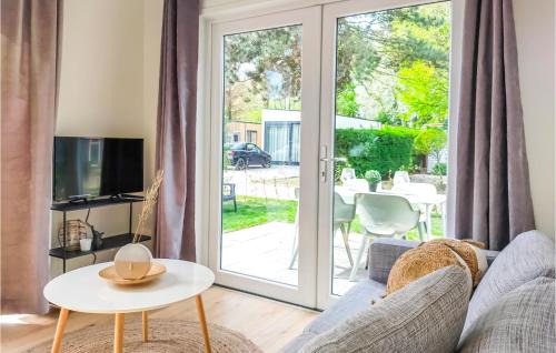 Heinkenszand House | Stunning Home In Heinkenszand With Wifi