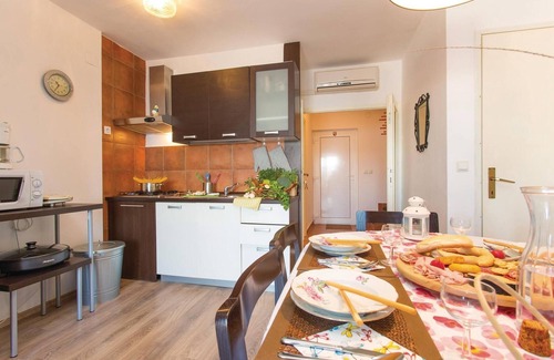 Klimno House | Stunning home in Klimno with kitchen
