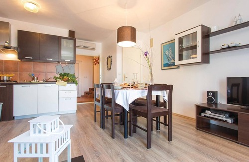 Klimno House | Stunning home in Klimno with kitchen