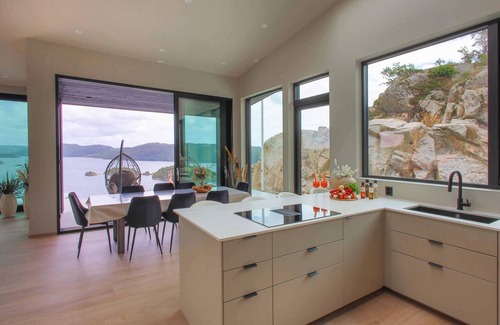Lyngdal House | Stunning home in Lyngdal with kitchen