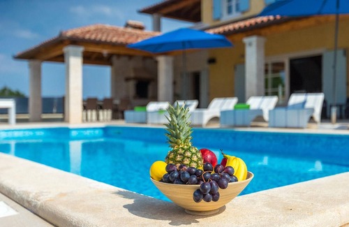 Pavicini House | Stunning home in Marcana