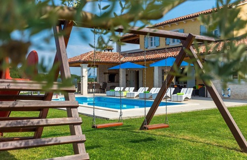 Pavicini House | Stunning home in Marcana