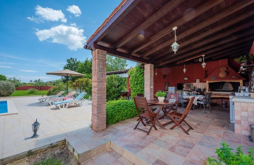 Muntic House | Stunning home in Muntic