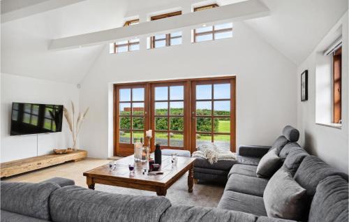 Hasmark Strand House | Stunning Home In Otterup With Kitchen