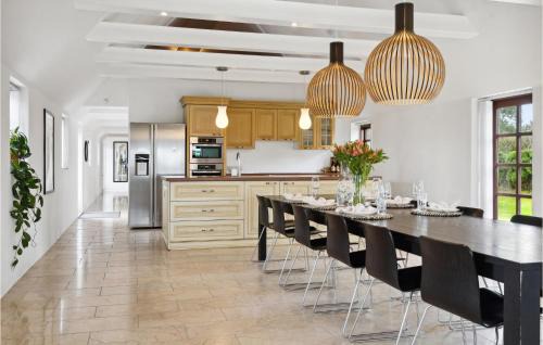 Hasmark Strand House | Stunning Home In Otterup With Kitchen