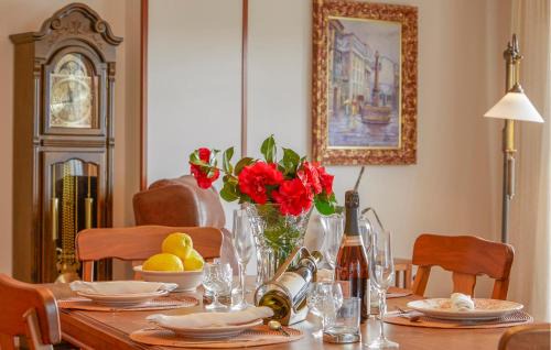 Serans House | Stunning Home In Porto Do Son With Wifi