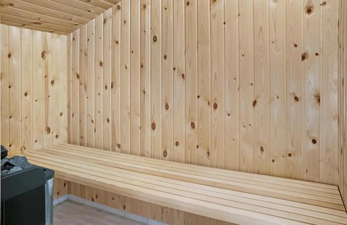 Kramnitse House | Stunning Home In Rødby With Sauna