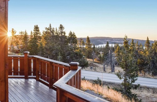 Sjusjoen House | Stunning home in Sjusjøen with kitchen