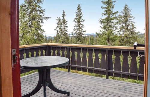 Sjusjoen House | Stunning home in Sjusjøen with kitchen