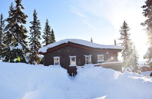 Sjusjoen House | Stunning home in Sjusjøen with kitchen