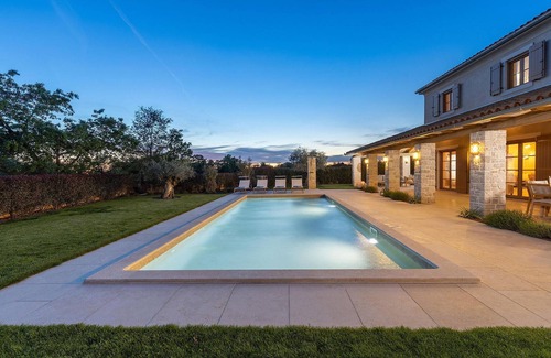 Smoljanci House | Stunning home in Smoljanci with sauna
