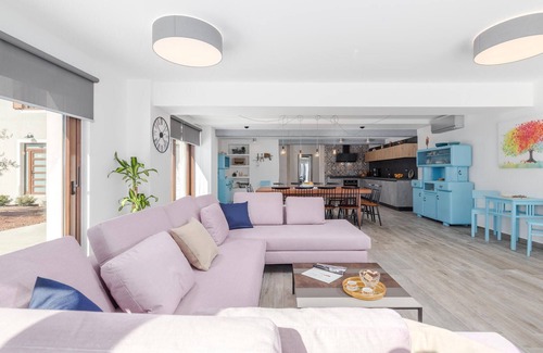 Valtura House | Stunning home in Valtura