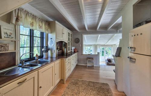 Vikebygd House | Stunning Home In Vikebygd With House A Mountain View