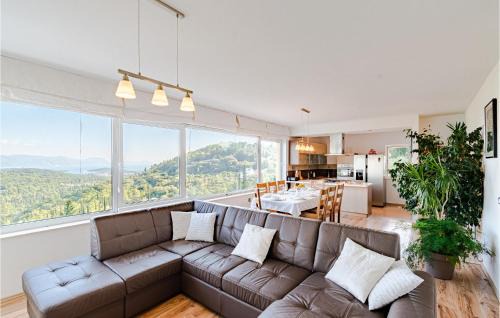 Zrnovo House | Stunning Home In Zrnovo With Wifi