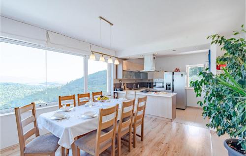 Zrnovo House | Stunning Home In Zrnovo With Wifi
