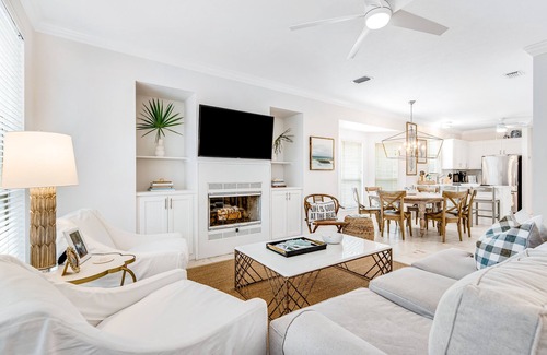 White's Gulfview House | Stunning Home near Deeded Beach, Fast WiFi, Patio, AC & 2 Bikes