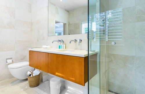 Ponsonby House | Stunning Home steps to Ponsonby | Netflix | WIFI