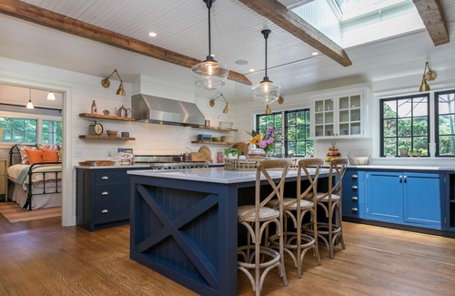 Pond Cove House | Stunning home w/private beach and hot tub. Sleeps 12. 9 mins to DT Portland.