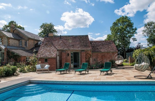 Broadway House | Stunning home with heated pool, hot tub, tennis court for 10 guests