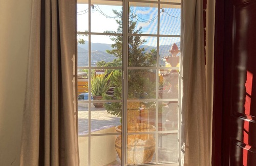 Maestros House | Stunning Home with Terrance Retreat and Breathtaking Views - Beach/Vineyards