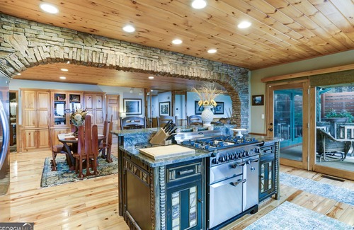 Young Harris House | Stunning Home with Lake and endless Mountains Views