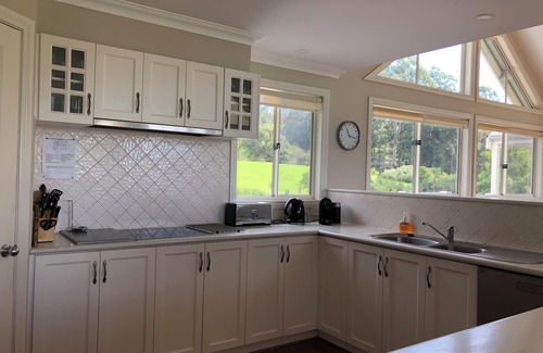 Yallingup Siding House | STUNNING HOME YALLINGUP. BEAUTIFUL SURROUNDINGS. WALK IN AND RELAX