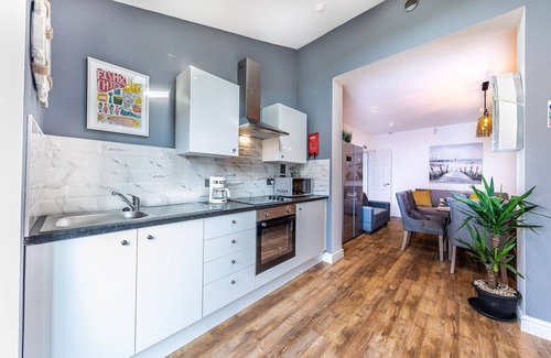 Everton Villa | Stunning house close to the stadium + Hot tub!