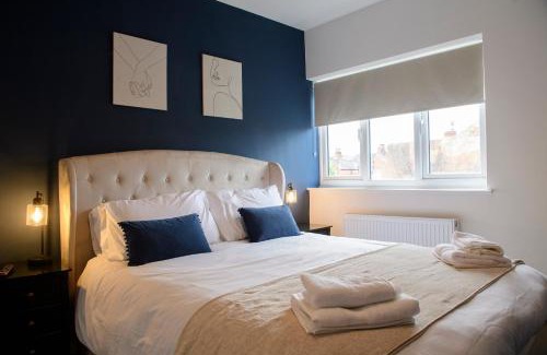 Lincoln House | Stunning House - Sleeps 7 - 5 Mins walk to Lincoln High Street - Parking - Wifi