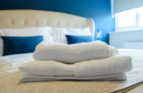 Lincoln House | Stunning House - Sleeps 7 - 5 Mins walk to Lincoln High Street - Parking - Wifi