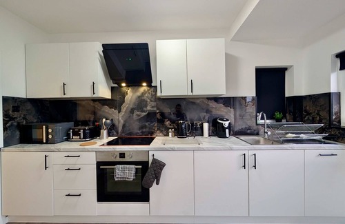London Borough of Bexley House | Stunning House With Parking in London