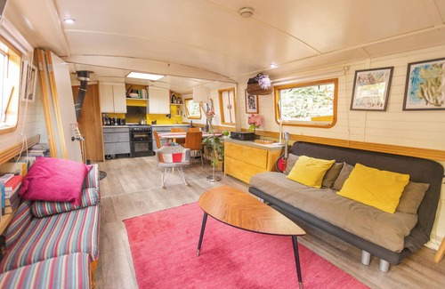 Angel Boat Rental | Stunning houseboat on private mooring in Central London