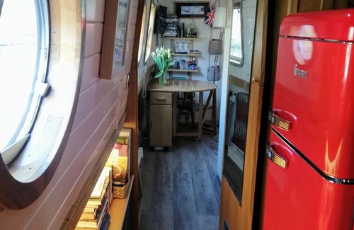 Angel Boat Rental | Stunning houseboat on private mooring in Central London