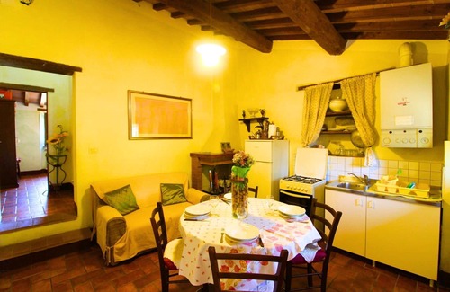 Polvano Villa | Stunning private villa for 4 people with private pool, WIFI, A/C, TV and parking, close to Cortona