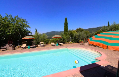 Polvano Villa | Stunning private villa for 4 people with private pool, WIFI, A/C, TV and parking, close to Cortona