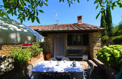 Polvano Villa | Stunning private villa for 4 people with private pool, WIFI, A/C, TV and parking, close to Cortona