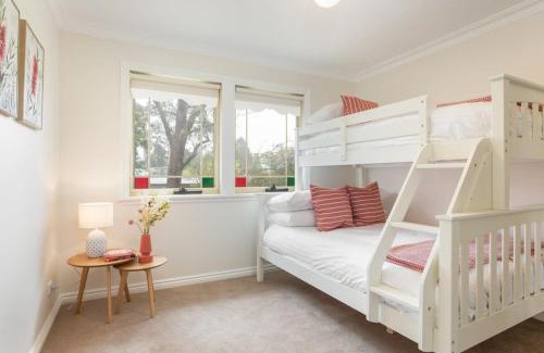 Katoomba House | Stunning Katoomba Home with Lush Garden&Playground
