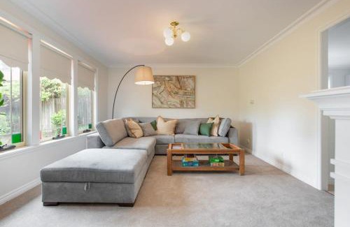 Katoomba House | Stunning Katoomba Home with Lush Garden&Playground